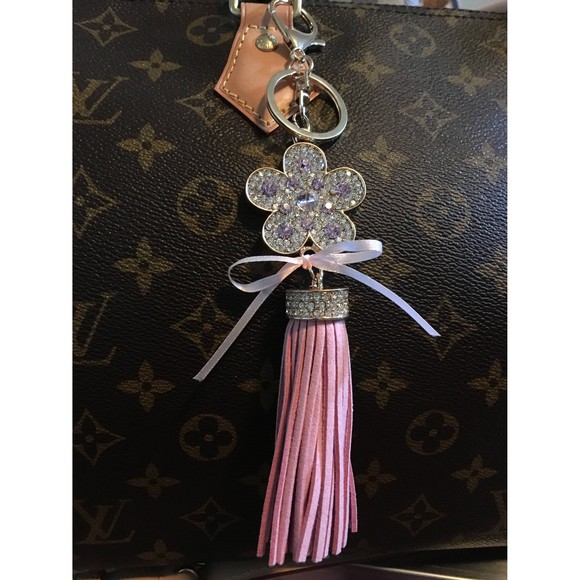 Bag Charm Flower Shape Crystals and Tassel-PINK or BLACK - Picture 5 of 13